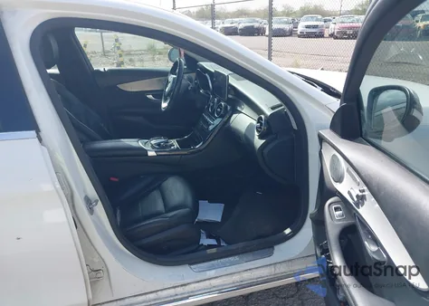 2016 Mercedes-Benz C 300 4Matic z USA, uszkodzony, nr VIN 55SWF4KB7GU100119